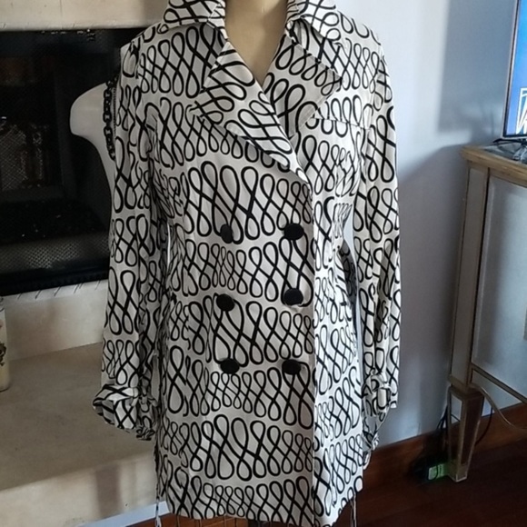 Vertigo Jackets & Blazers - Vertigo double breasted belted short trench coat. L